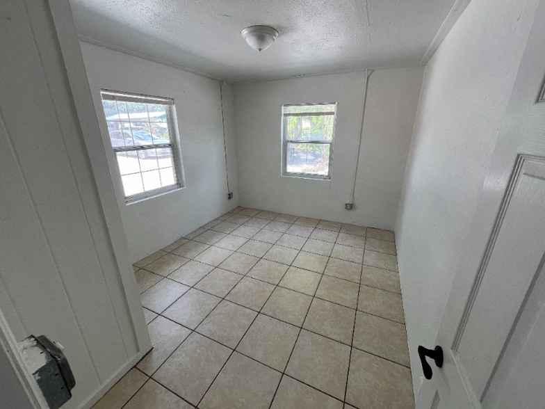 Building Photo - 1318 SE 7th Ave