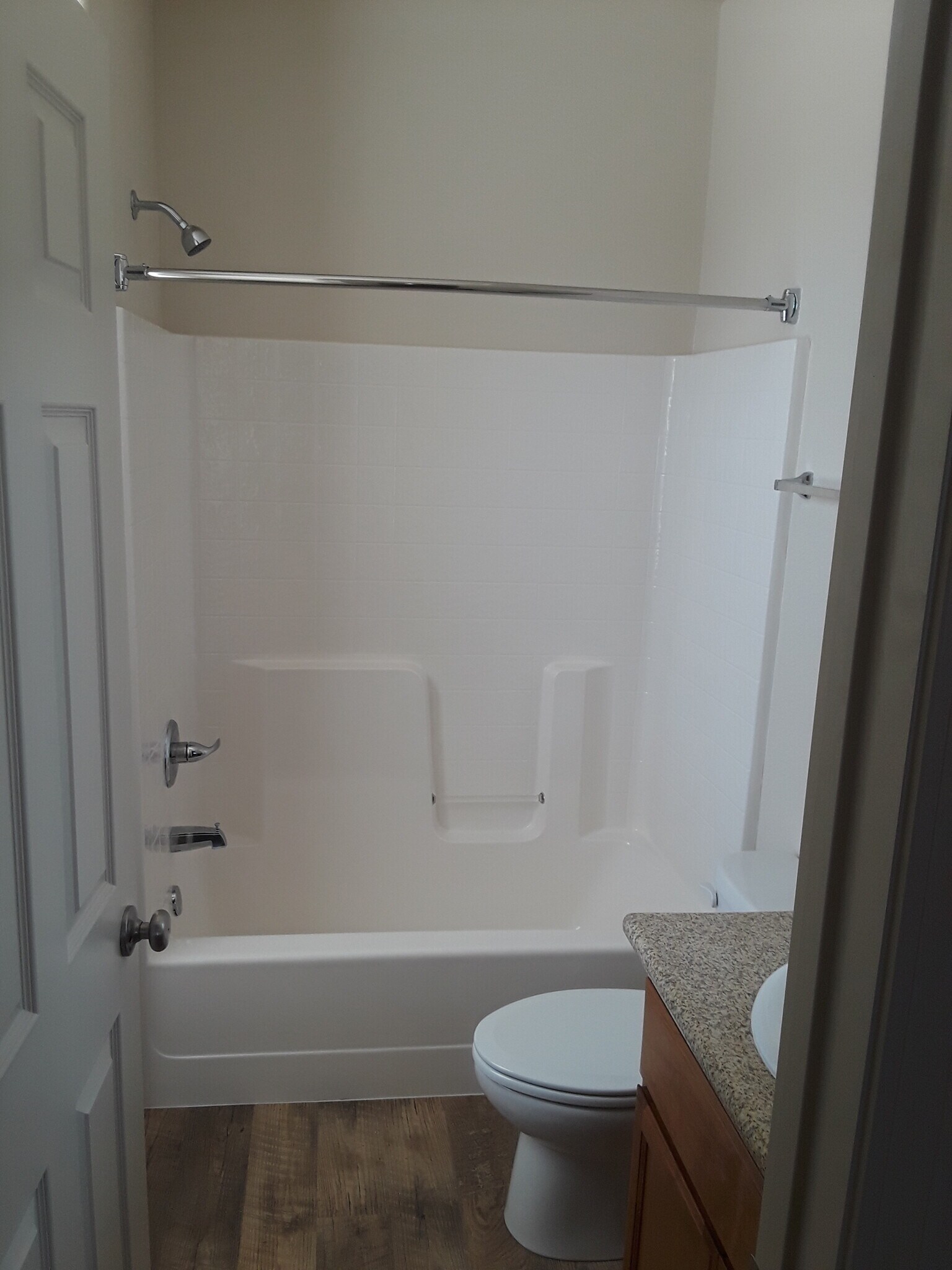 Building Photo - 1005 W 6th St