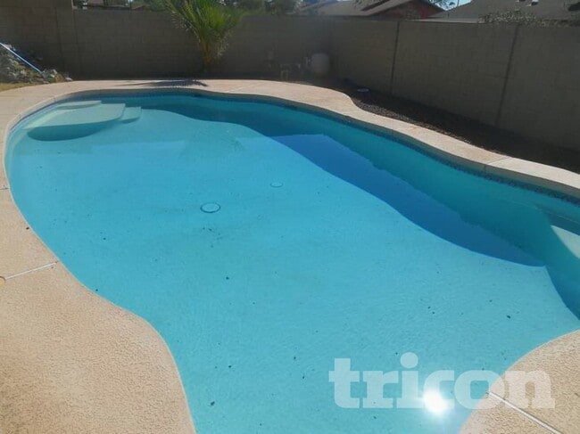 Building Photo - 3701 E Greenway Ln