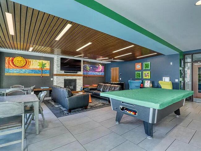 Building Photo - 215 E Pleasant St