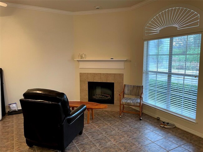 Building Photo - 12755 Mill Ridge Dr