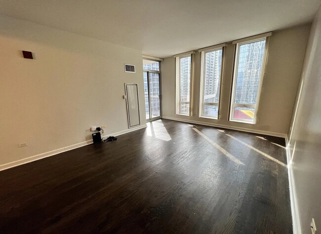 Building Photo - Don’t Miss This Opportunity