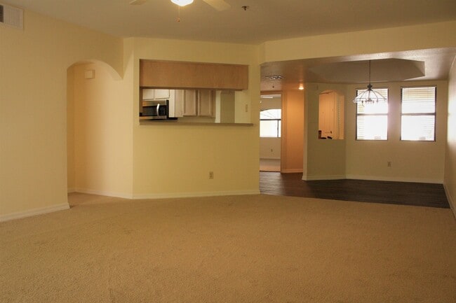Building Photo - Biltmore / Arcadia Lite - 32nd St & Camelback