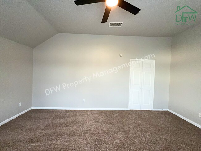 Building Photo - For Lease: Beautifully Remodeled 3-Bed Two-Story in Quiet DeSoto Neighborhood
