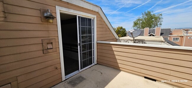 Building Photo - Centrally Located Village Green Two Story ...