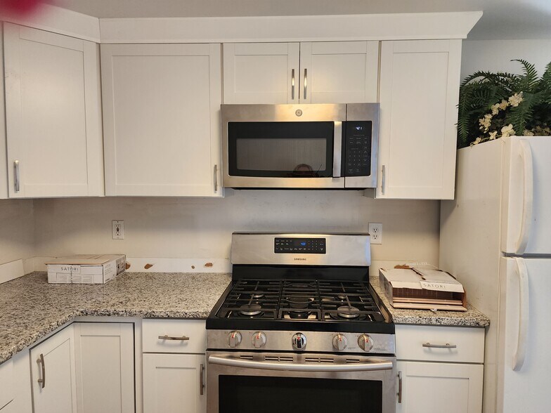 Building Photo - 296 Hockhockson