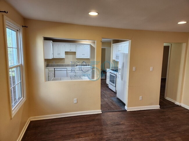 Building Photo - Great Family Home!  4BR 2 BA