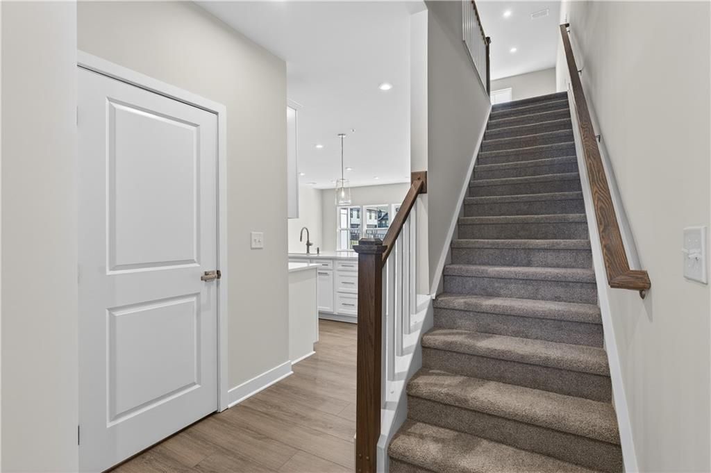 Building Photo - 325 Enchanted Ct