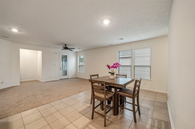 Building Photo - 6218 Morning Fern Ln