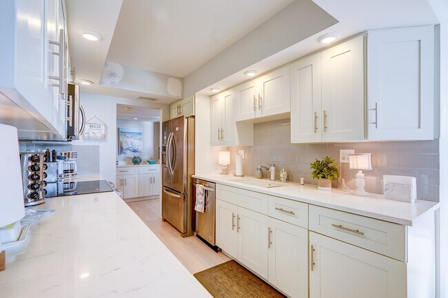 Building Photo - 5480 N Ocean Dr