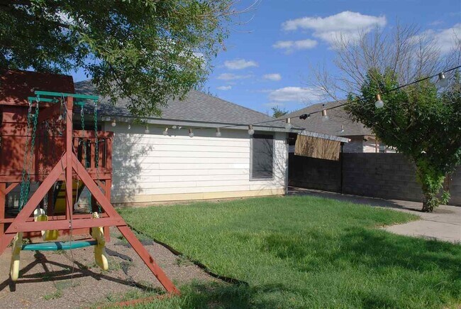 Building Photo - 10204 Comet Dr