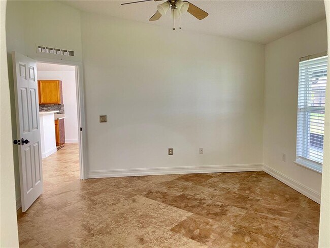 Building Photo - 426 Fairfield Dr