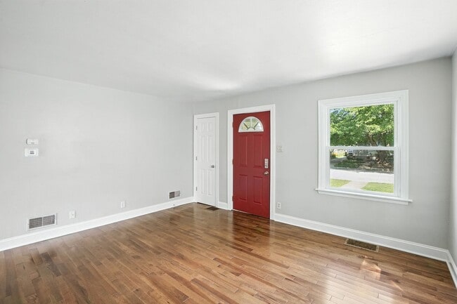 Building Photo - 3 Bedroom Home In Hobart