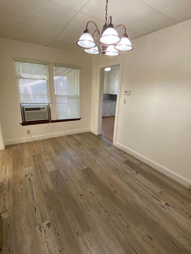 Building Photo - e2607