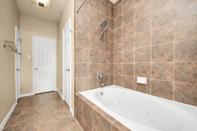 Building Photo - 8428 Willow Loch Dr