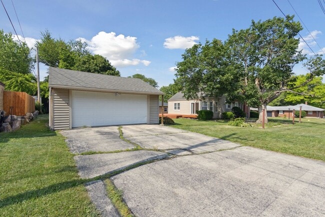 Building Photo - 504 Roland Ave