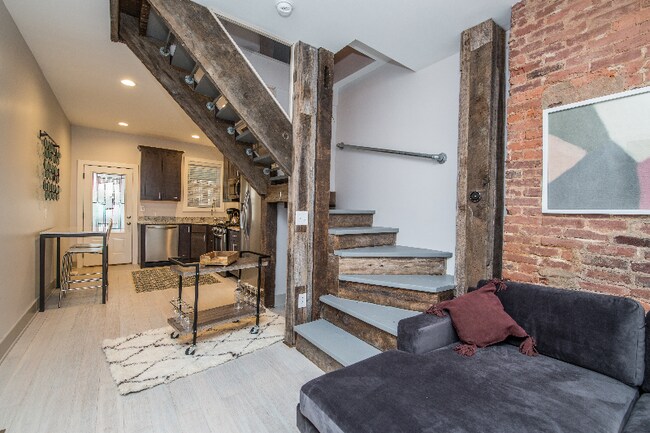 Building Photo - 146 Locarna Way