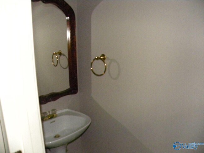 Building Photo - 101 Emerald Ln