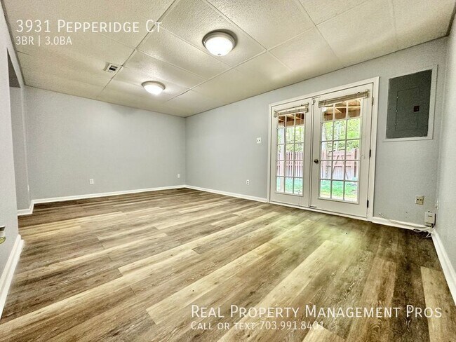 Building Photo - 3931 Pepperidge Ct