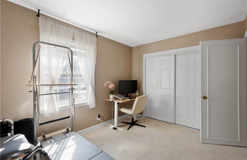 Building Photo - 110 Jamestown Dr