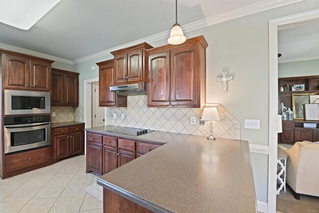 Building Photo - 401 Clear Creek View