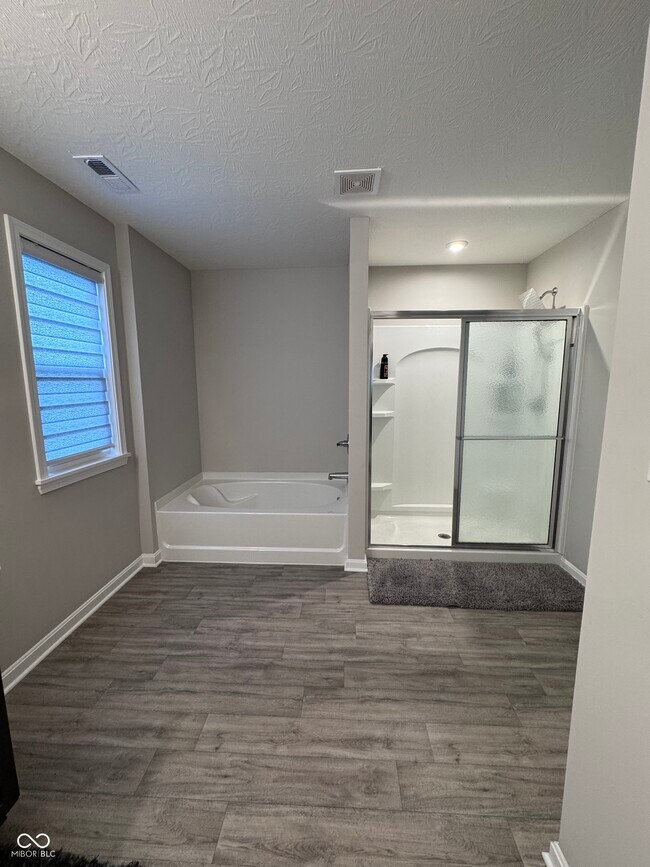 Building Photo - 5508 Woods Pointe Dr