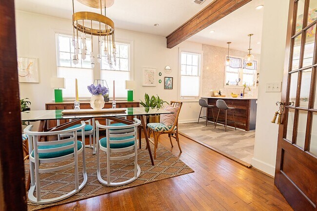 Building Photo - Bull St Bungalow