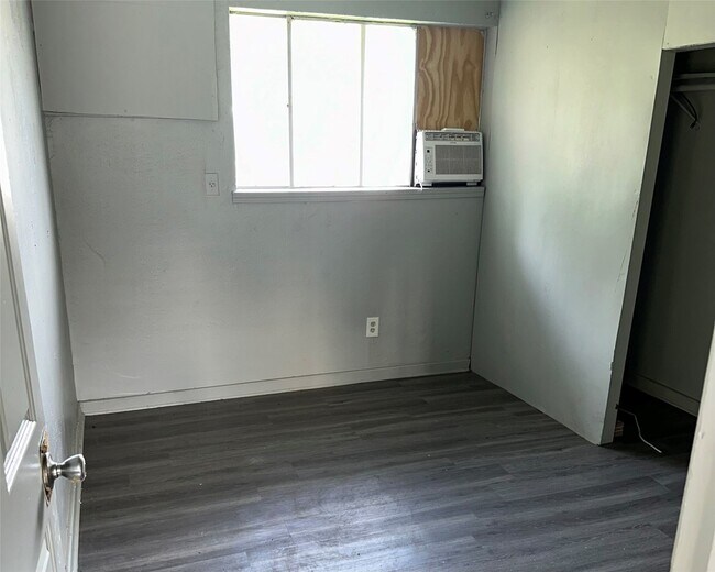 Building Photo - 5409 Suez St