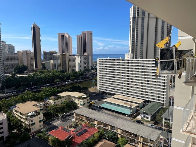 Building Photo - Skyline Living | Furnished 2-Bedroom with ...