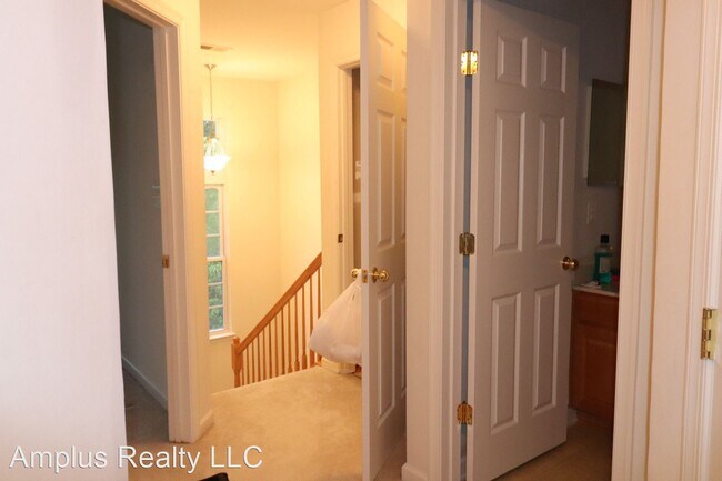 Building Photo - 3 br, 2.5 bath House - 12464B Liberty Brid...