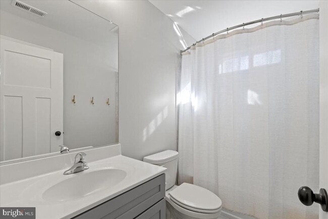 Building Photo - 2061 St Pauls Ct