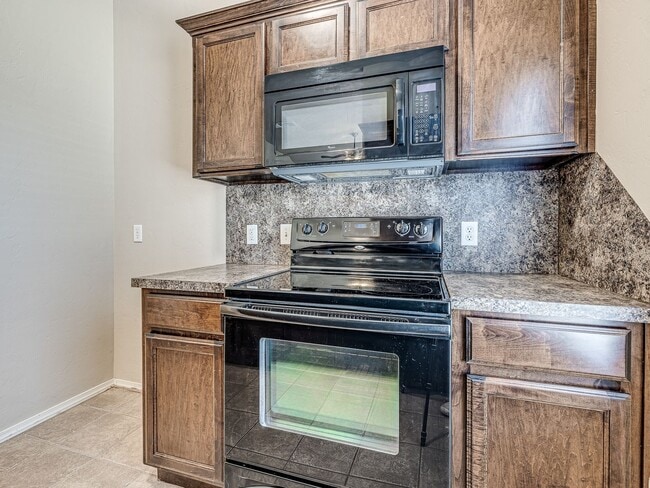 Building Photo - Newly Updated Home + Edmond + 3 bedrooms + Edmond Schools