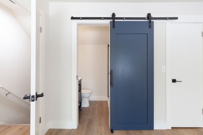 Building Photo - 3bd/3ba Home w/ Fully Fenced Backyard and Deck!