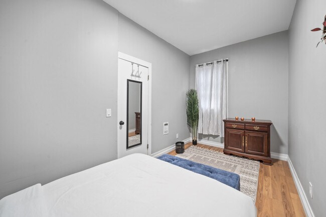 Building Photo - 20 W 48th St
