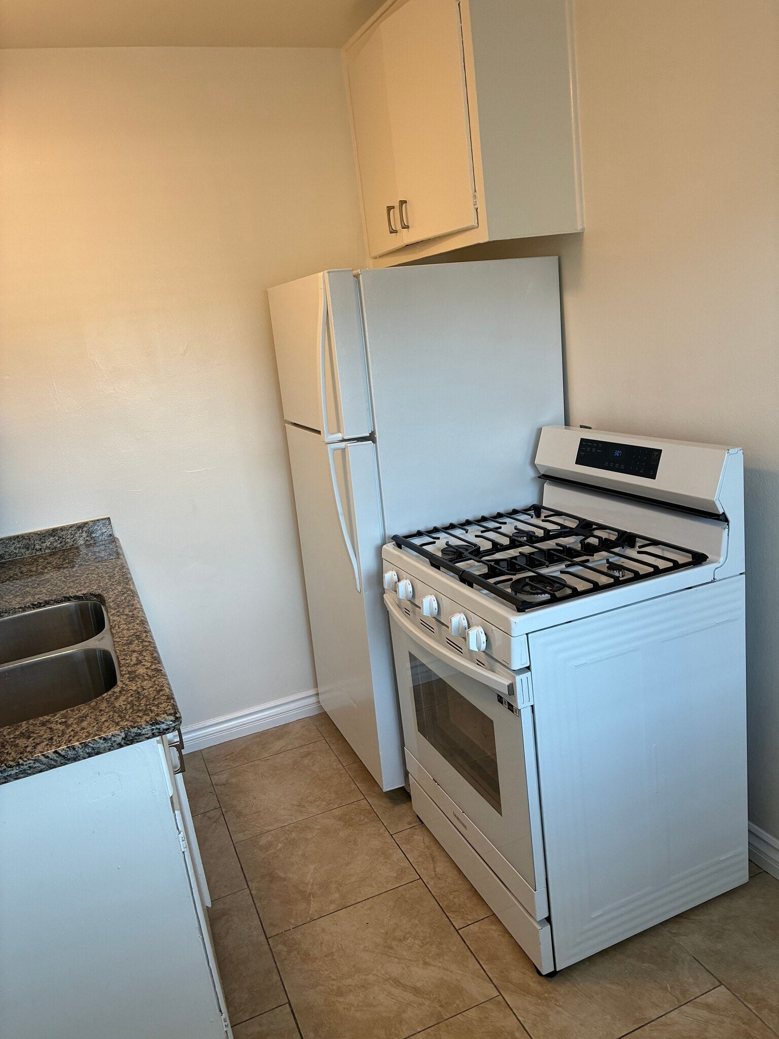 Building Photo - 1068 E Artesia Blvd
