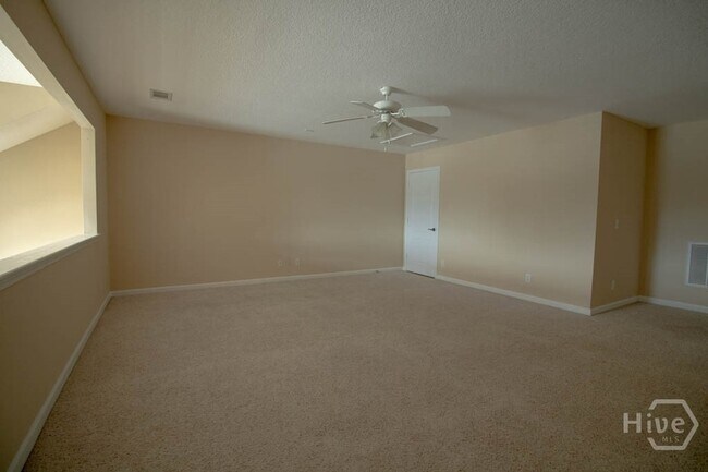 Building Photo - 127 Ventura Pl