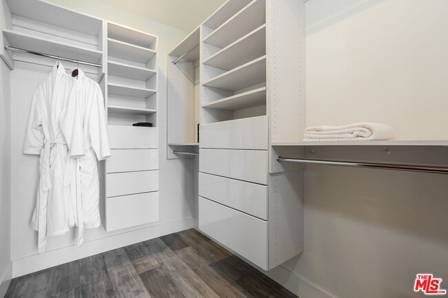 Building Photo - 912 N Crescent Heights Blvd