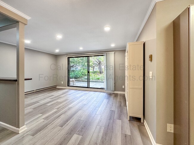 Building Photo - 3 Admiral Dr