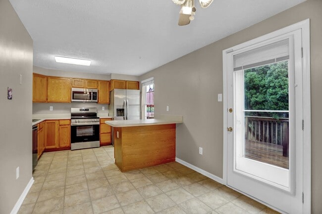 Building Photo - Charming 3-Bedroom Townhome for Rent in Ab...