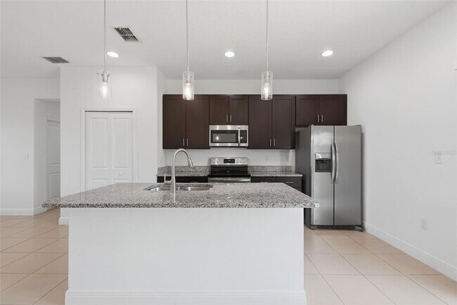 Building Photo - 304 Begonia Ct