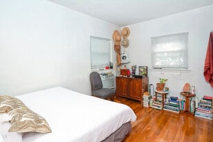 Building Photo - 231 W 256th St