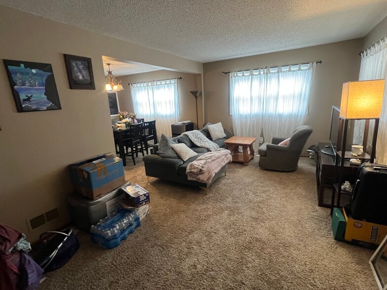 Building Photo - 136 14th St NE