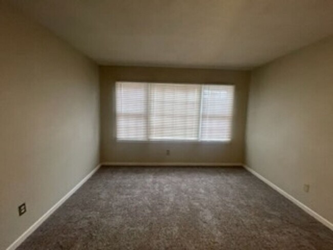 Building Photo - House Located Near Various Take Out & Clos...