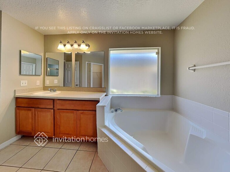 Building Photo - 115 Secluded Oak Ct