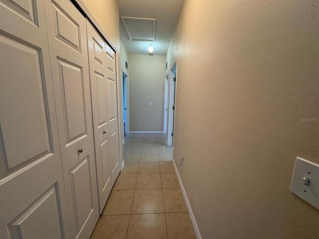 Building Photo - 9701 Patrician Dr