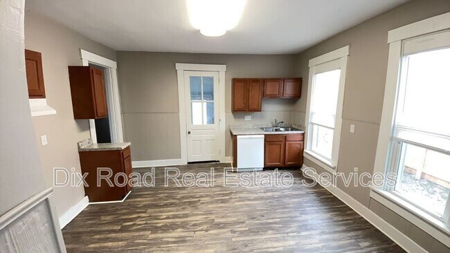 Building Photo - 118 Martz Ave