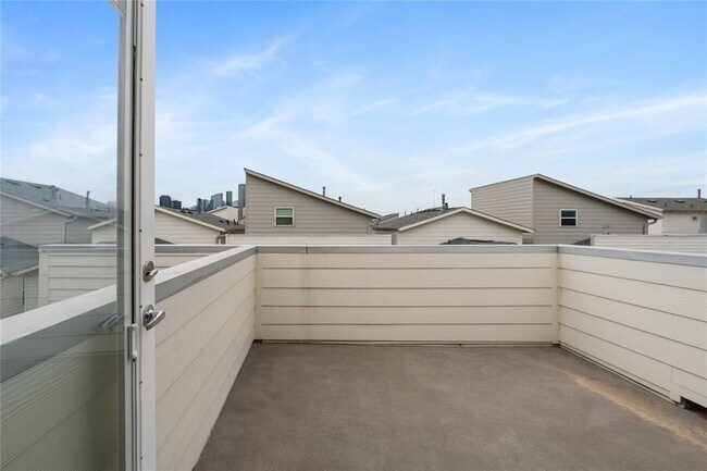 Building Photo - 2737 Clinton Dr