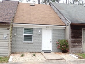 Building Photo - 932 S Lipona Rd