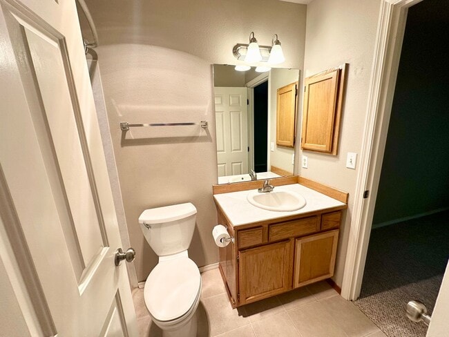 Building Photo - Introducing the Perfect Townhouse Steps Away from Central WA University!