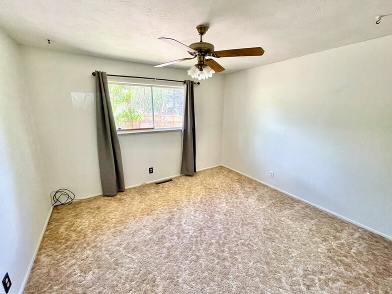 Building Photo - 3845 Linda Vista Ln